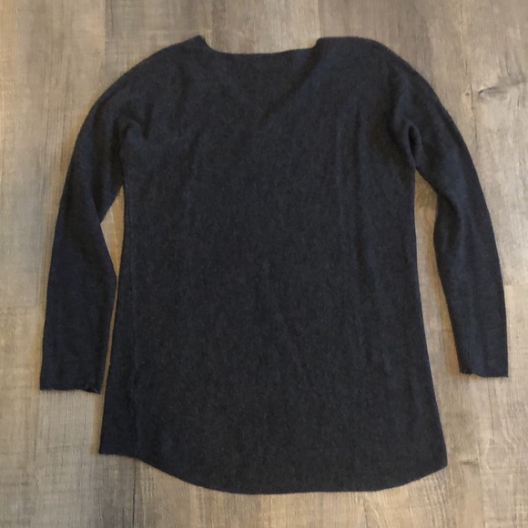 EUC John + Jenn sweater Medium - Picture 4 of 4